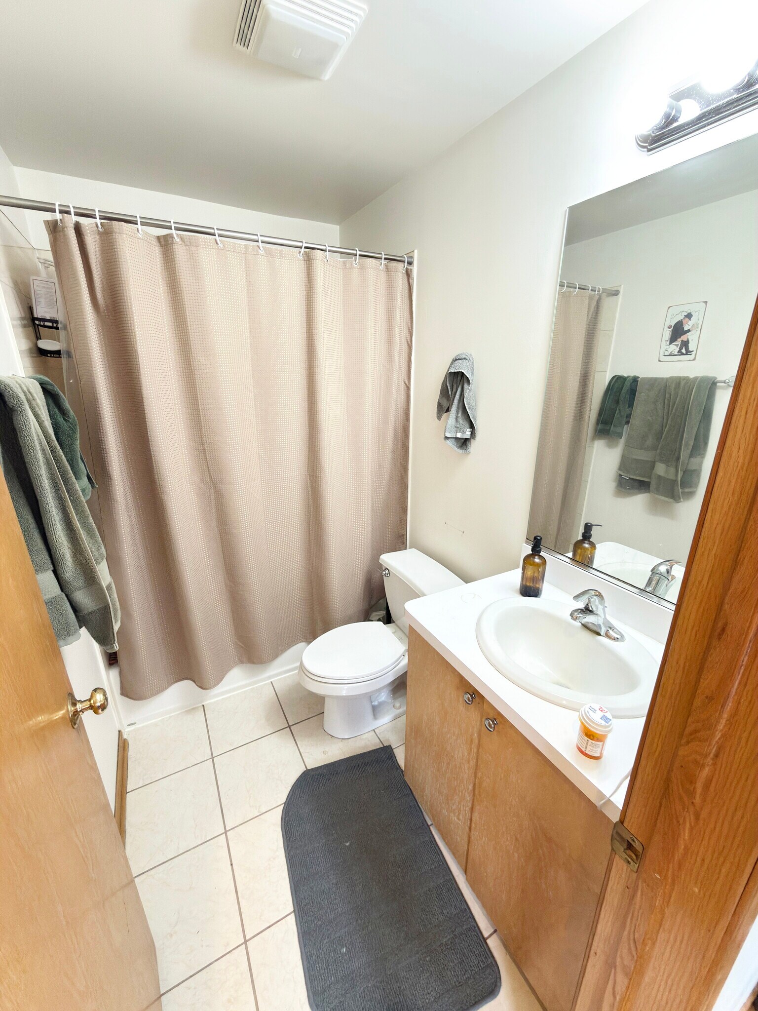 Building Photo - 1446 N Leavitt St