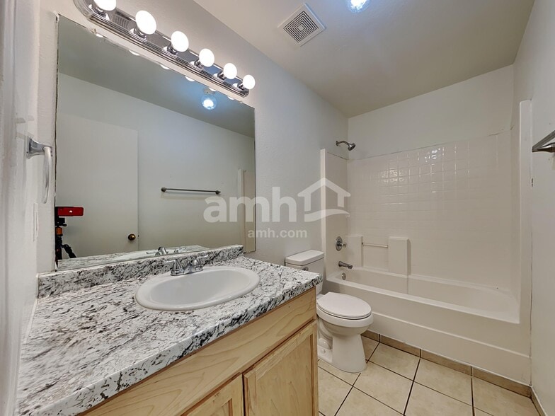 Building Photo - 512 Timber Dr