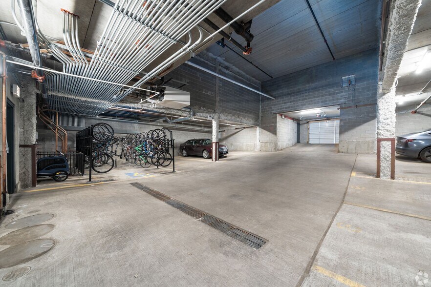 Building Photo - 957 W Irving Park Rd