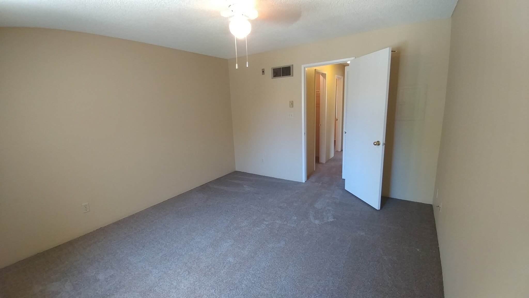 Building Photo - 7425 Charmant Dr