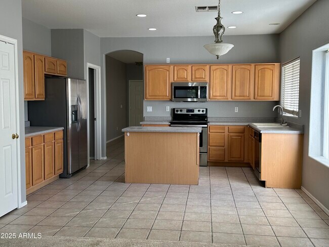 Building Photo - 14244 W Weldon Ave