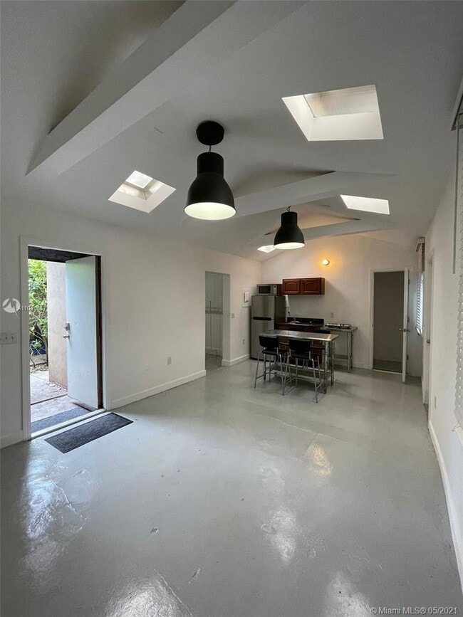 Building Photo - 118 NW 24th St