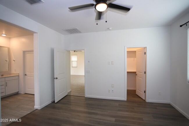 Building Photo - 9127 W Minnezona Ave