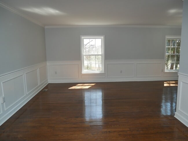 Building Photo - 4 Bedroom 3.5 Bath Corner Unit Townhouse o...