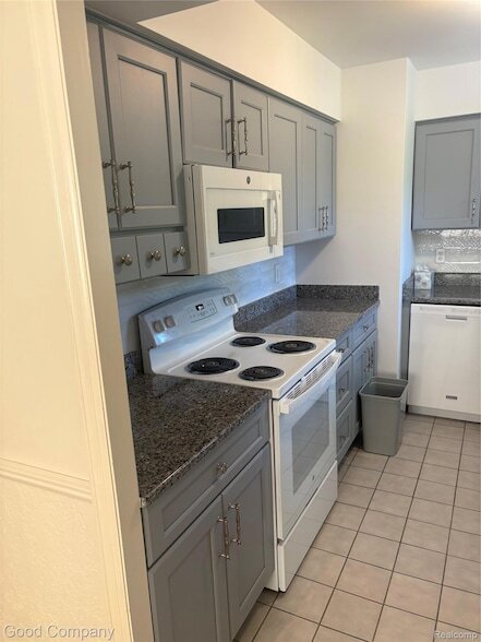 Building Photo - 6284 Woodsdale Dr