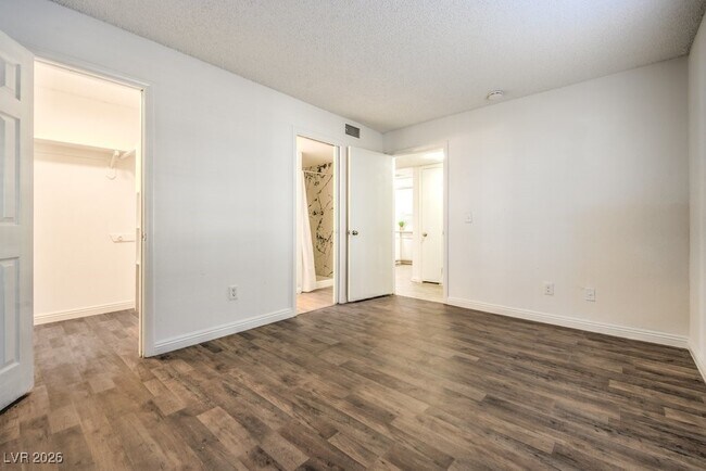 Building Photo - 3823 S Maryland Pkwy