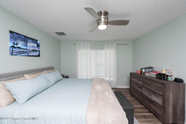 Building Photo - 721 Taluga Ave SE