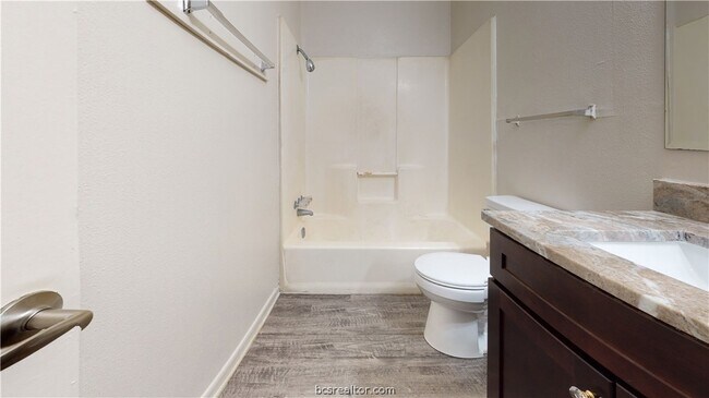 Building Photo - 725 Peppertree Dr