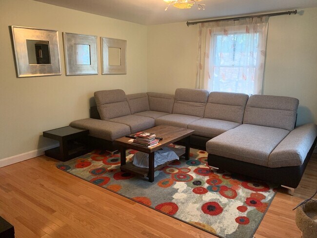 Building Photo - 31 Hunnewell St