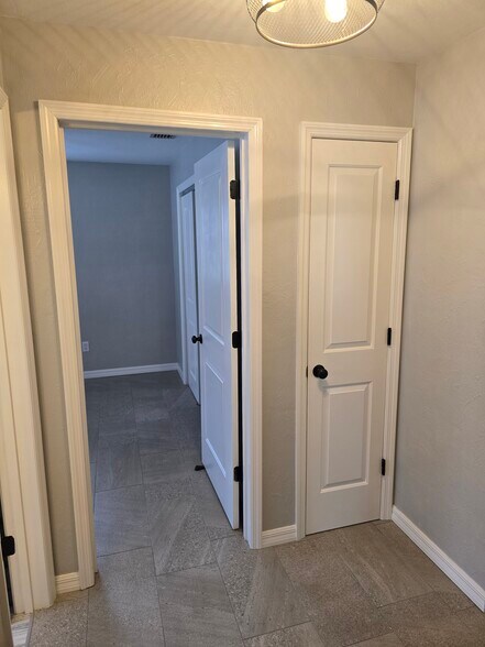 Building Photo - 650 Ave B SW