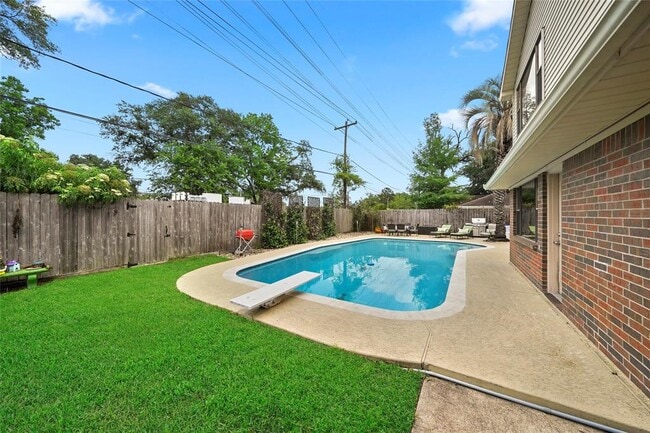 Building Photo - 6218 Wynnwood Ln
