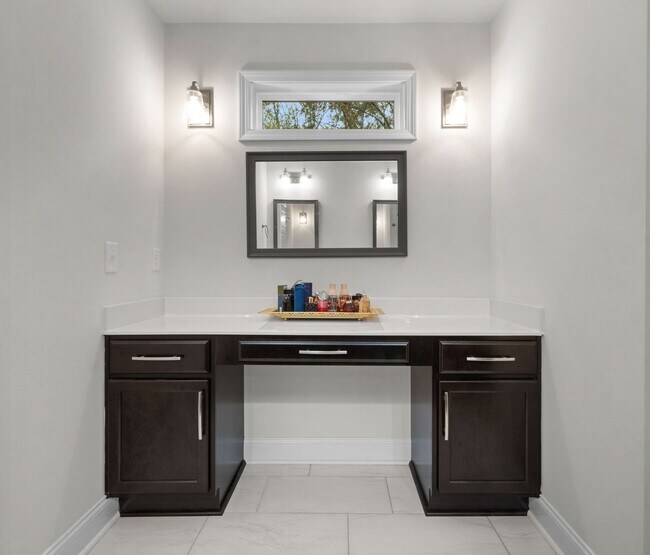 Building Photo - Pet Friendly Three Bedroom!