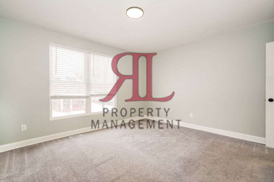 Building Photo - 858 S Ohio Ave