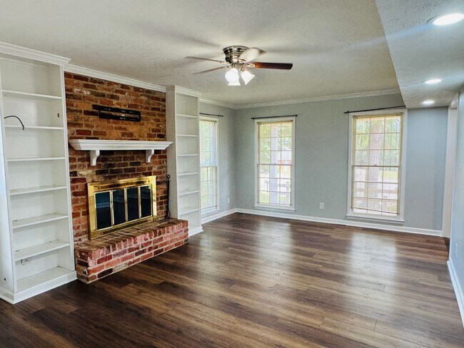 Building Photo - Dreamy 3-Bedroom
