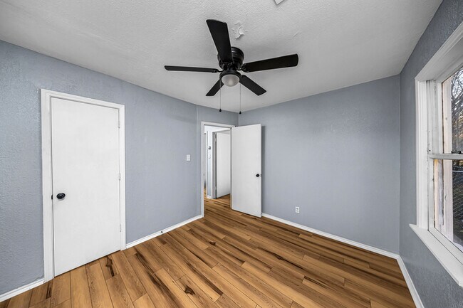 Building Photo - 2218 NW Pollard Ave