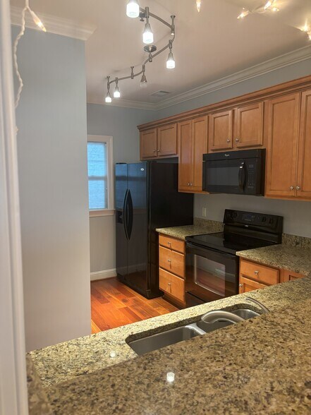 kitchen - 301 Criddle St