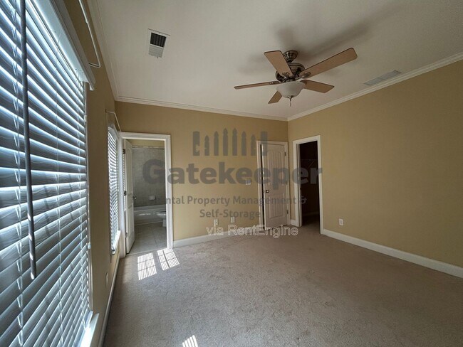 Building Photo - 106 Lexington Village