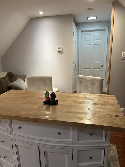 Building Photo - 8 Bunting Ln