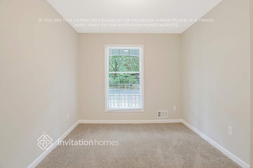 Building Photo - 1801 Romans Dr