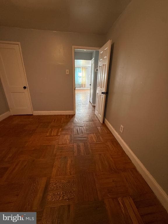 Building Photo - 557 Wiltshire Rd