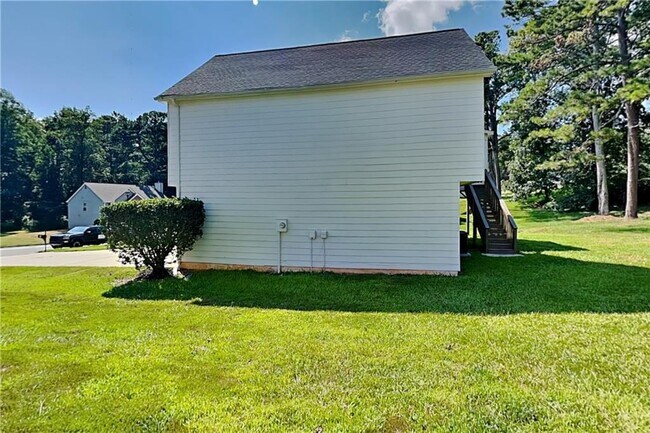 Building Photo - 71 Farm St