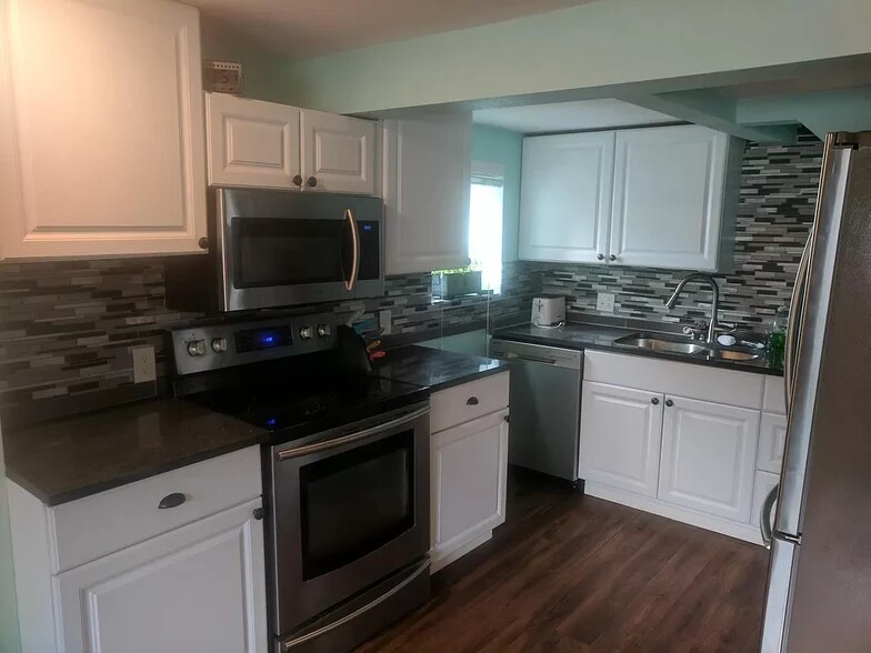 Building Photo - 7655 E 19th Ave