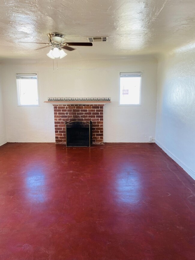 Building Photo - 219 E Blacklidge Dr
