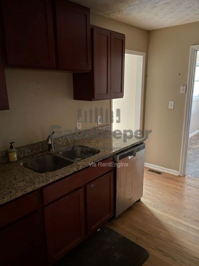 Building Photo - 468 Davis Rd