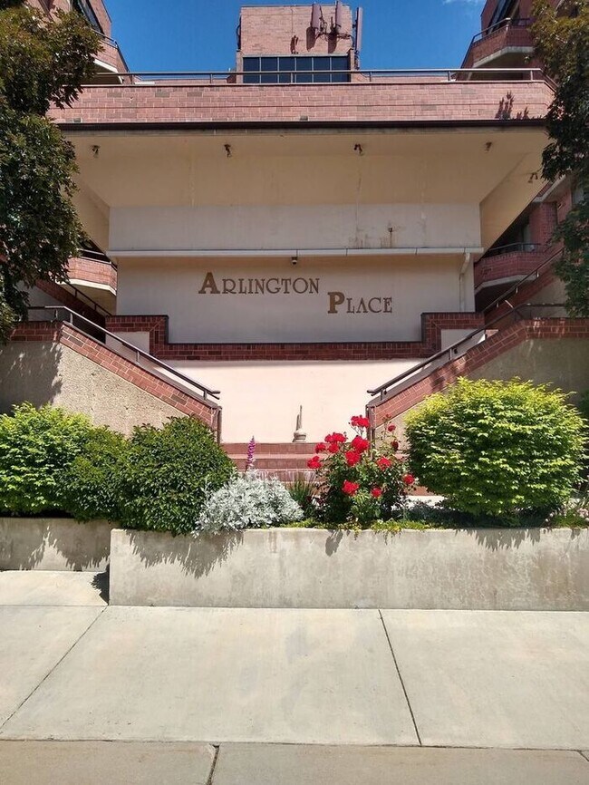 Building Photo - Incredible Location with 2 secure parking spaced