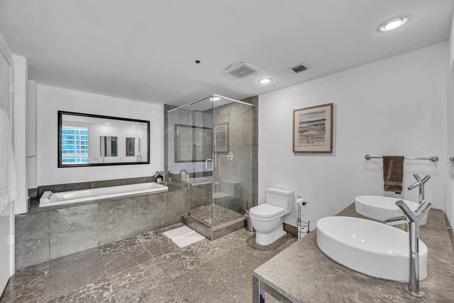 Building Photo - 485 Brickell Ave