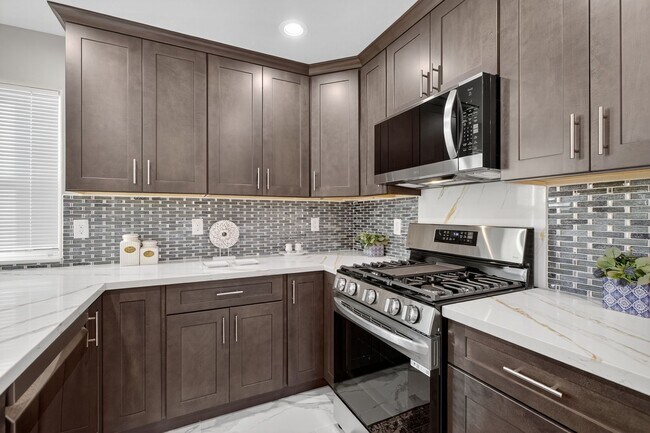 Building Photo - Bright & Spacious 3 Bed, 2 Bath Home – Must See!