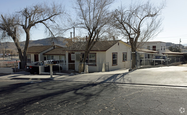 Primary Photo - 15563-15575 5th St