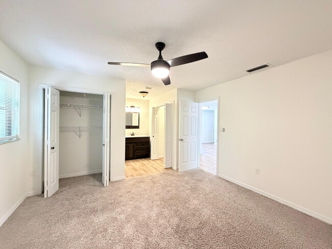 Building Photo - Available Now | Move-In Ready Rental in SE Ocala/Silversprings Shores