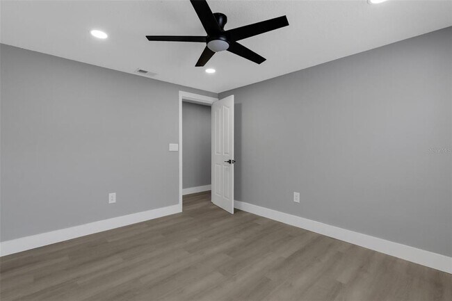 Building Photo - 4645 Hunter Ridge Dr