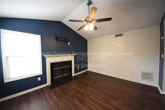 Building Photo - 1549 River Creek Crescent