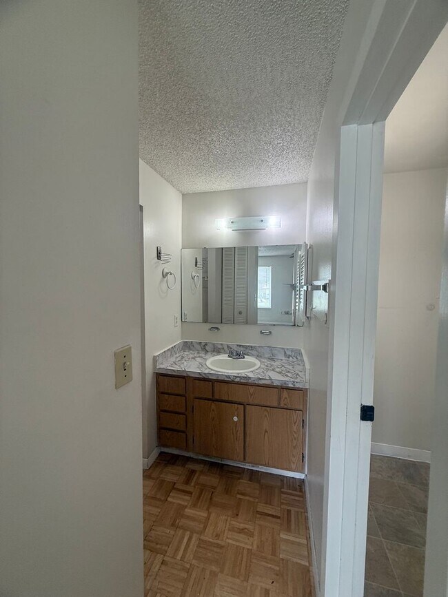 Building Photo - 1101 Spring Meadow Dr