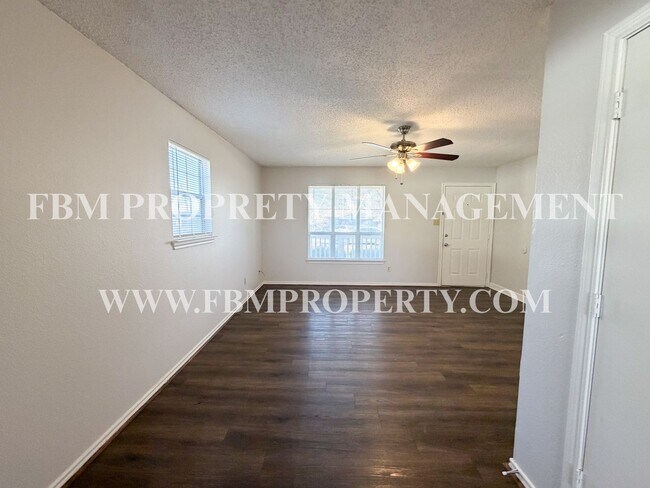 Building Photo - 493 Bryant Ave