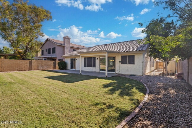 Building Photo - 1250 W Canary Way