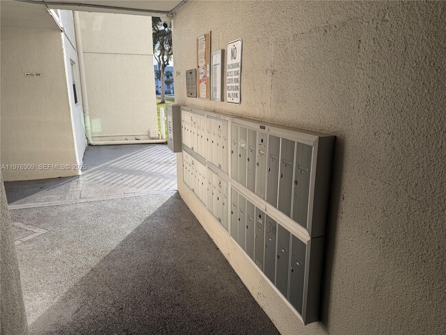 Building Photo - 8100 Sunrise Lakes Blvd