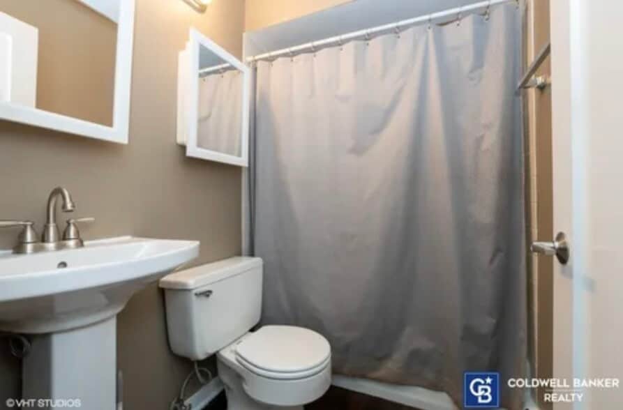 Bathroom - 4840 W Engle Rd