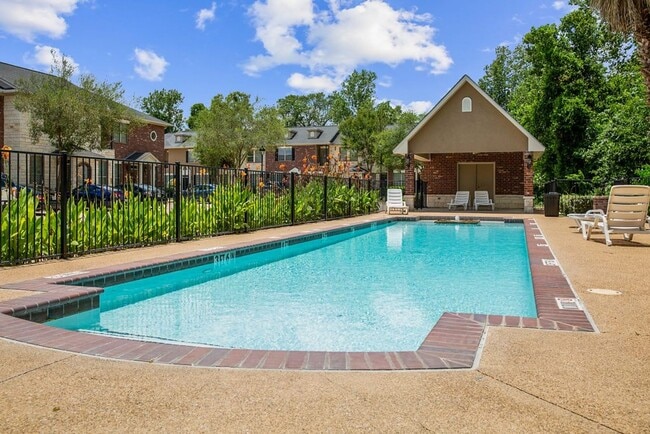 Building Photo - August 2026 Move In! 3 Bed, 3.5 Bath Condo in Great Community!