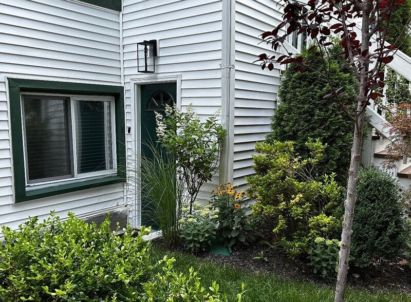 Front yard for coffee time - 4618 N Karlov Ave