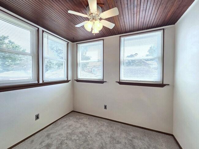 Building Photo - 6634 Devonshire Ave