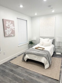 Building Photo - 585 Essex St