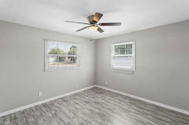 Building Photo - 6802 W Comanche Ave