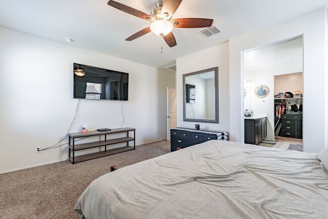 Building Photo - Serene 3-Bedroom 2-Bath 3 Car Garage Retre...