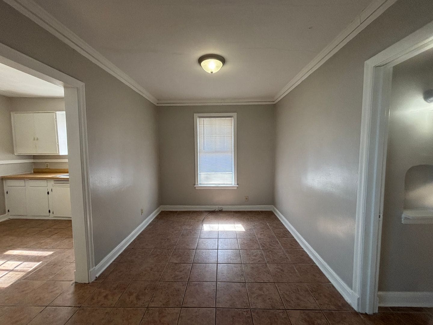 Building Photo - 3733 Vernon Ave