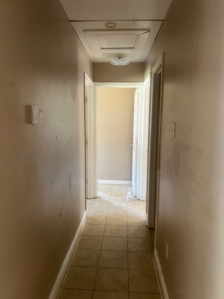 Building Photo - 416 E Cedar St