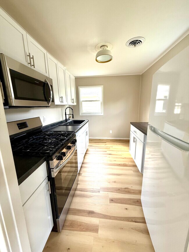 Building Photo - 1301 S Cottage Grove Ave