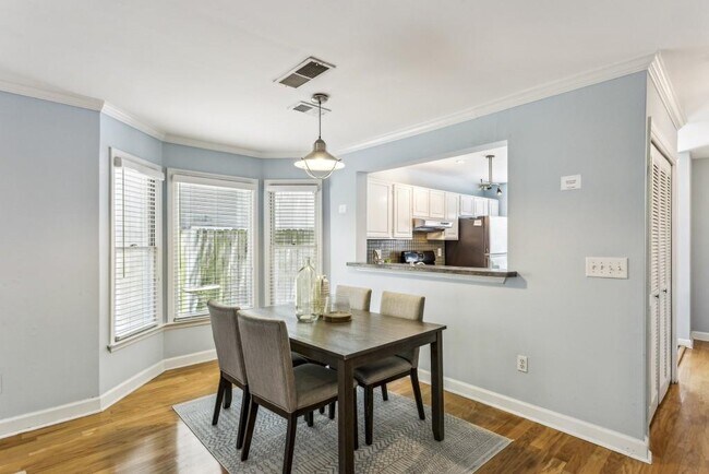 Building Photo - 1002 Defoors Landing NW
